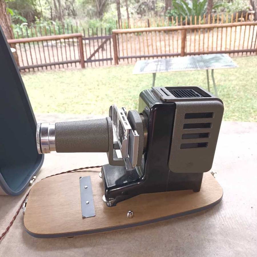 Ernst Leitz slide projector
