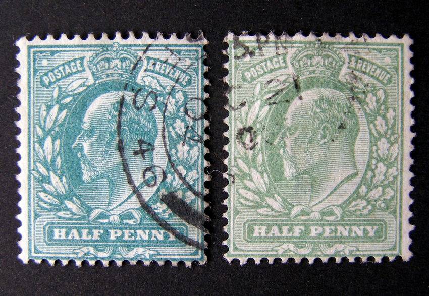 GREAT BRITAIN - King Edward VII Halfpennies in two colourways 1902