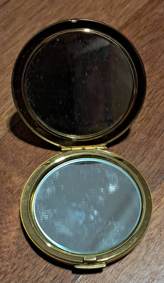 Powder compact and mirror compact