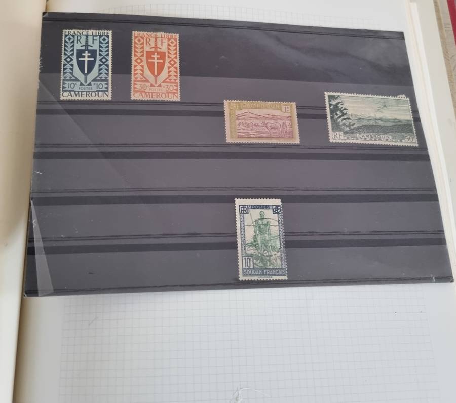 NEW AGE STAMP ALBUM SPRINGBACK WITH FRENCH COLONIES MINT/USED. AS PER IMAGES. NB: PLEASE READ BELOW!