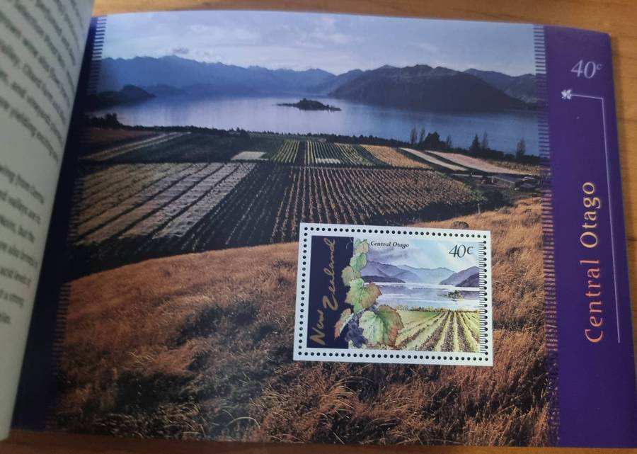 New Zealand 1997 New Zealand vineyards prestige stamp booklet mint  good value.