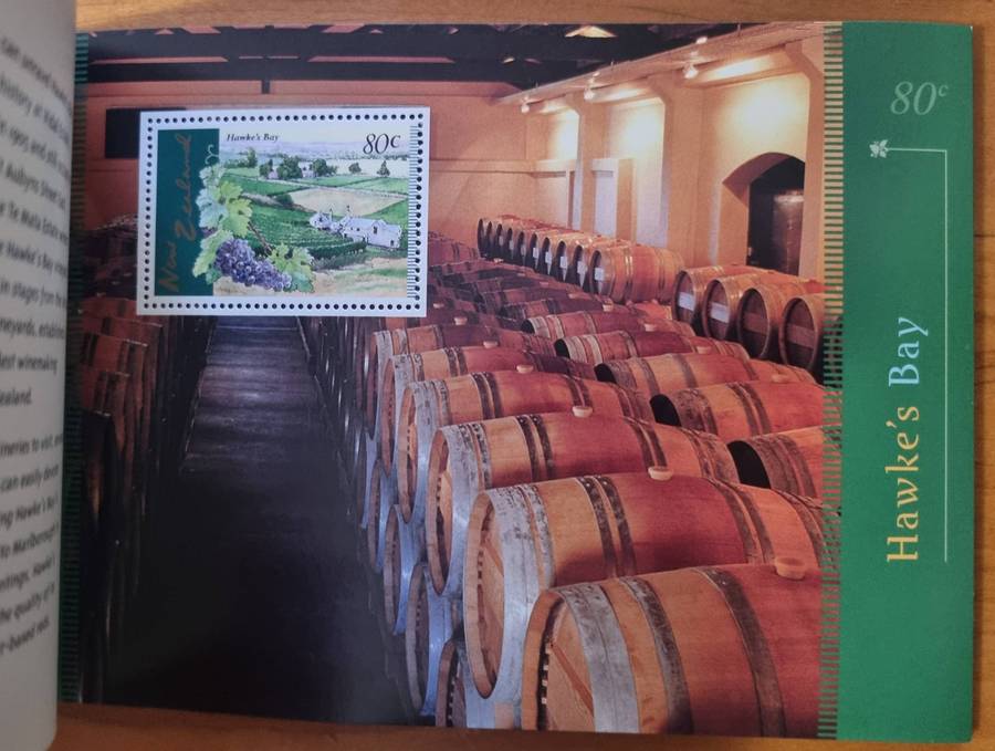 New Zealand 1997 New Zealand vineyards prestige stamp booklet mint  good value.