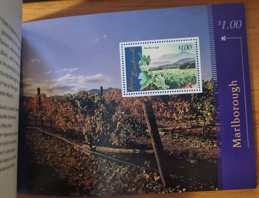 New Zealand 1997 New Zealand vineyards prestige stamp booklet mint  good value.