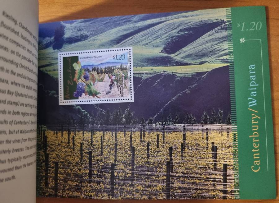 New Zealand 1997 New Zealand vineyards prestige stamp booklet mint  good value.