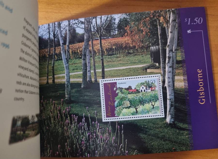 New Zealand 1997 New Zealand vineyards prestige stamp booklet mint  good value.