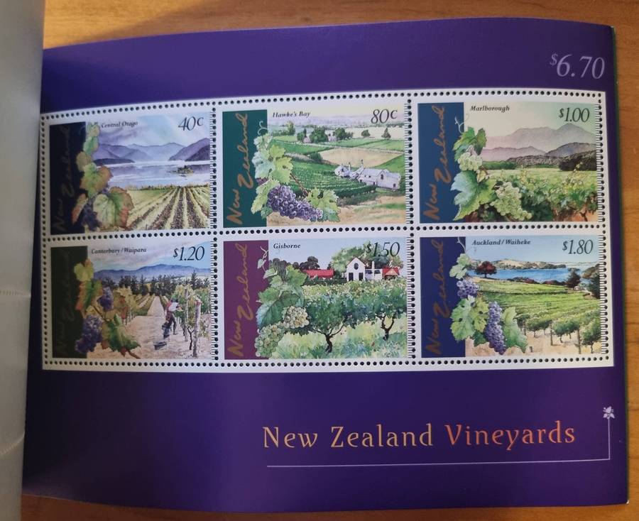 New Zealand 1997 New Zealand vineyards prestige stamp booklet mint  good value.