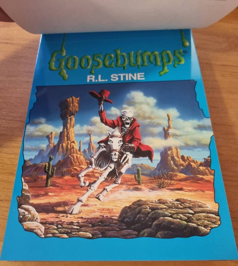 USA 1997 lovely goosebumps RL Stine postcard book II with 30 postcards - stunning item - good value.