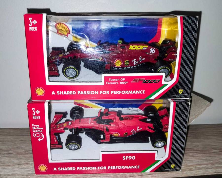 FORMULA 1 SET OF 2 CARS