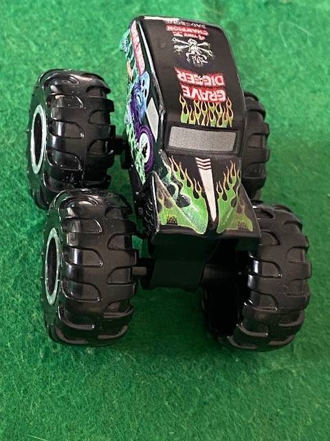 GRAVEDIGGER CAR FROM MONSTER JAM SERIES