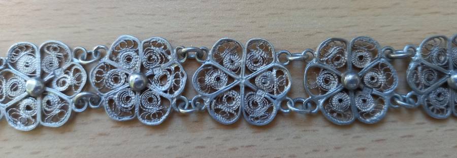 Vintage silver filigree bracelet with interesting clasp