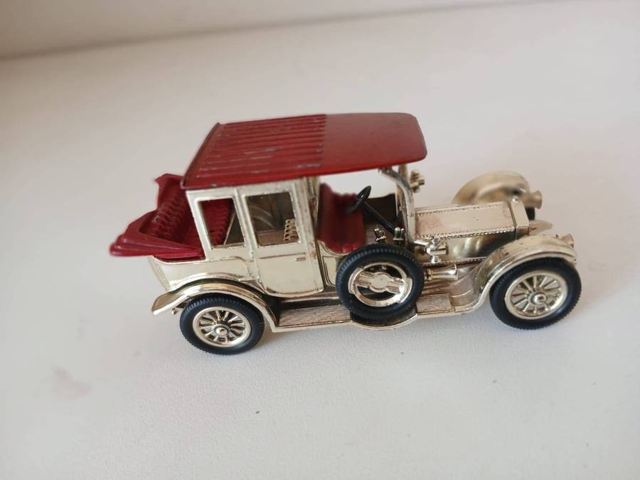 Vintage Rolls Royce 1912 no. Y-7 with Lesney Desk Stand (Models of Yesteryear +/-1:43)