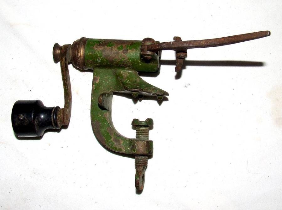 Vintage Shotgun Re-Loading Piece