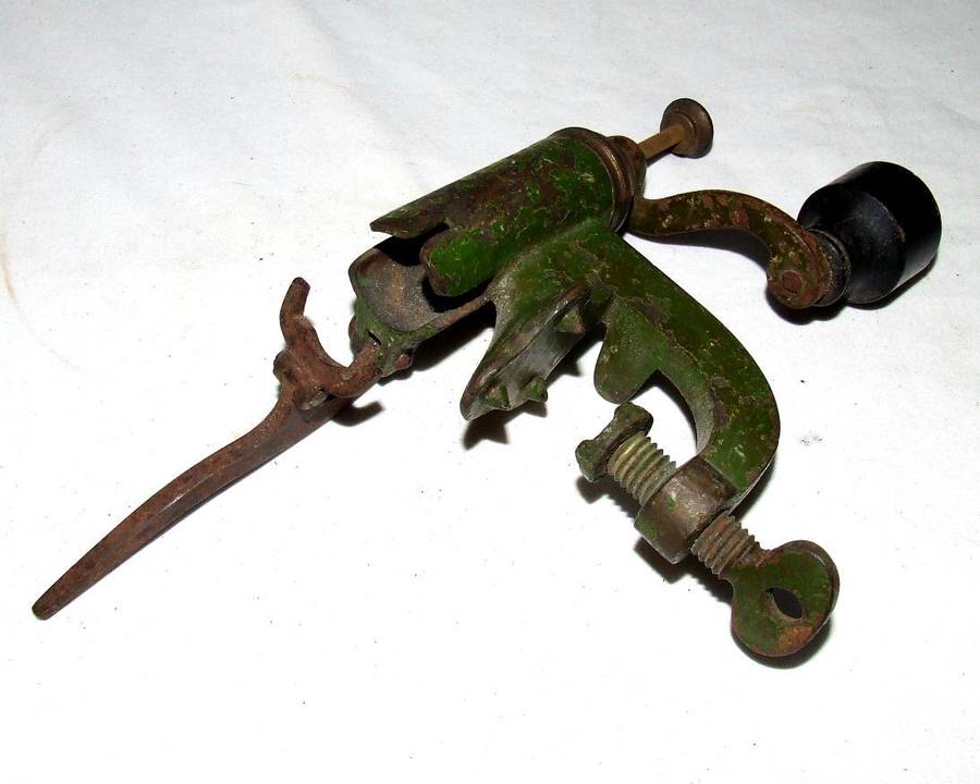 Vintage Shotgun Re-Loading Piece