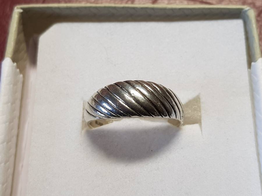 Lovely Genuine Solid Sterling Silver Ring In Good Condition - [3,1 g]