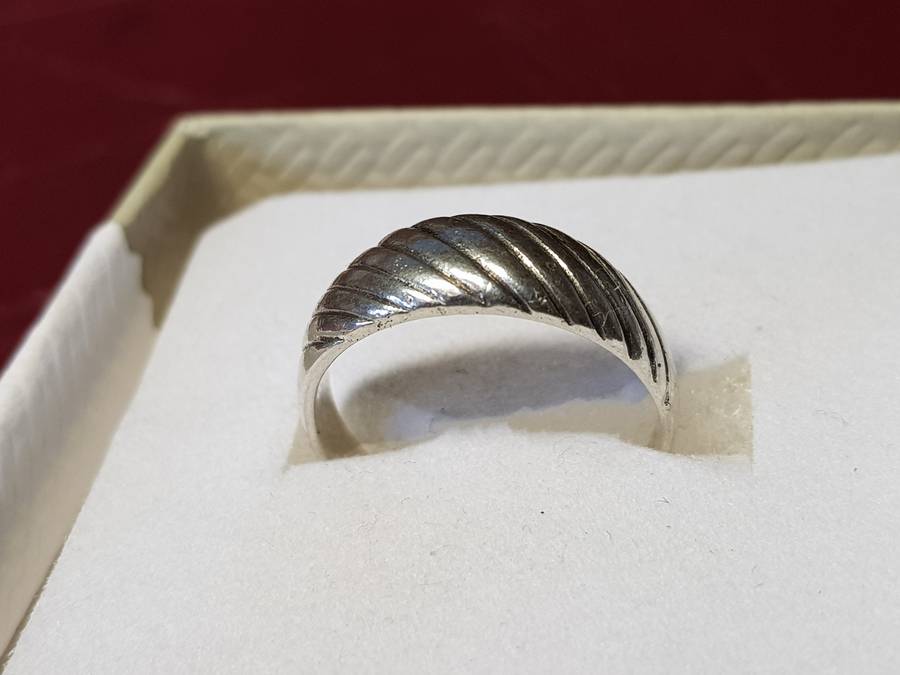 Lovely Genuine Solid Sterling Silver Ring In Good Condition - [3,1 g]