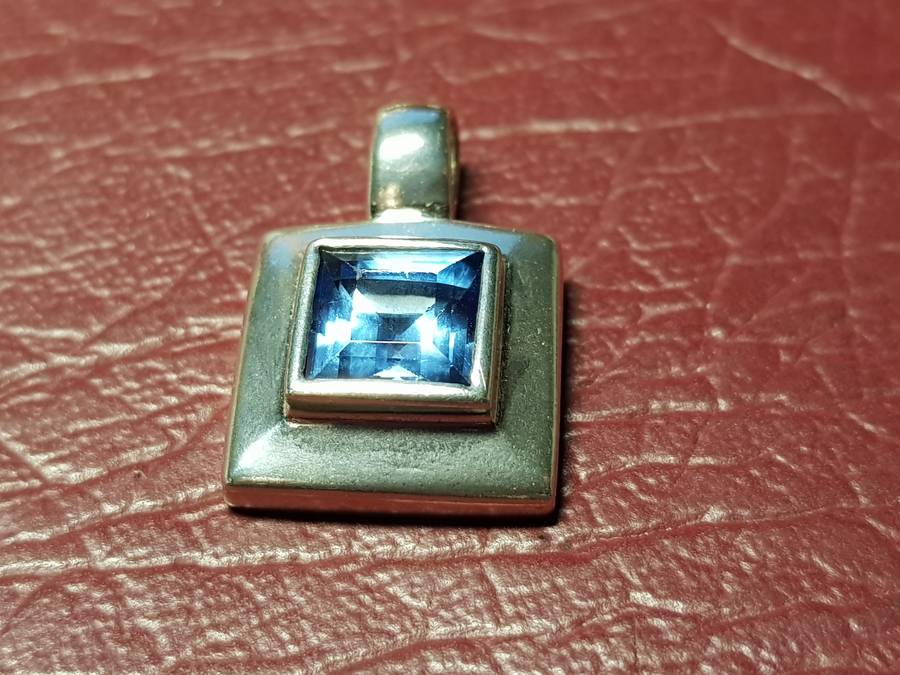 Lovely Genuine Solid Sterling Silver Pendant in Excellent Condition - [4,2 g]