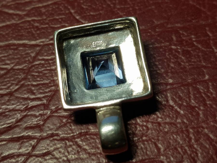 Lovely Genuine Solid Sterling Silver Pendant in Excellent Condition - [4,2 g]