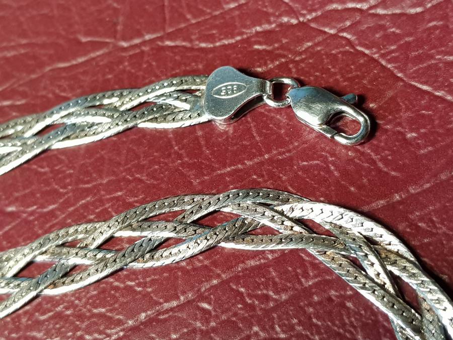 Lovely Genuine Solid Sterling Silver Necklace With Italian Clasp in Excellent Condition - [14 g]