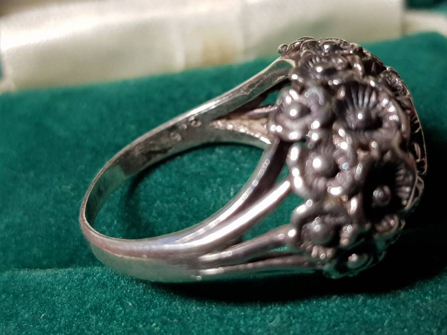 Lovely Vintage Genuine Solid Sterling Silver Ring In Very Good Condition - [4,7 g]
