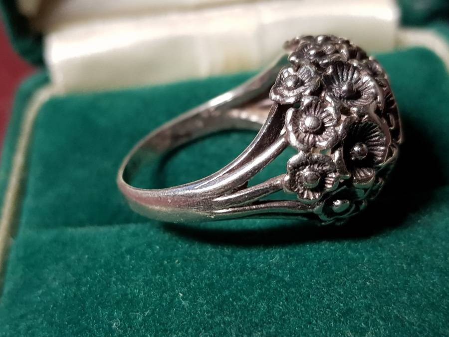 Lovely Vintage Genuine Solid Sterling Silver Ring In Very Good Condition - [4,7 g]