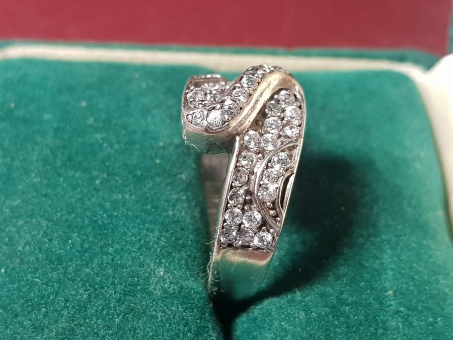 Lovely Genuine Solid Sterling Silver Ring In Excellent Condition - [3,69 g]