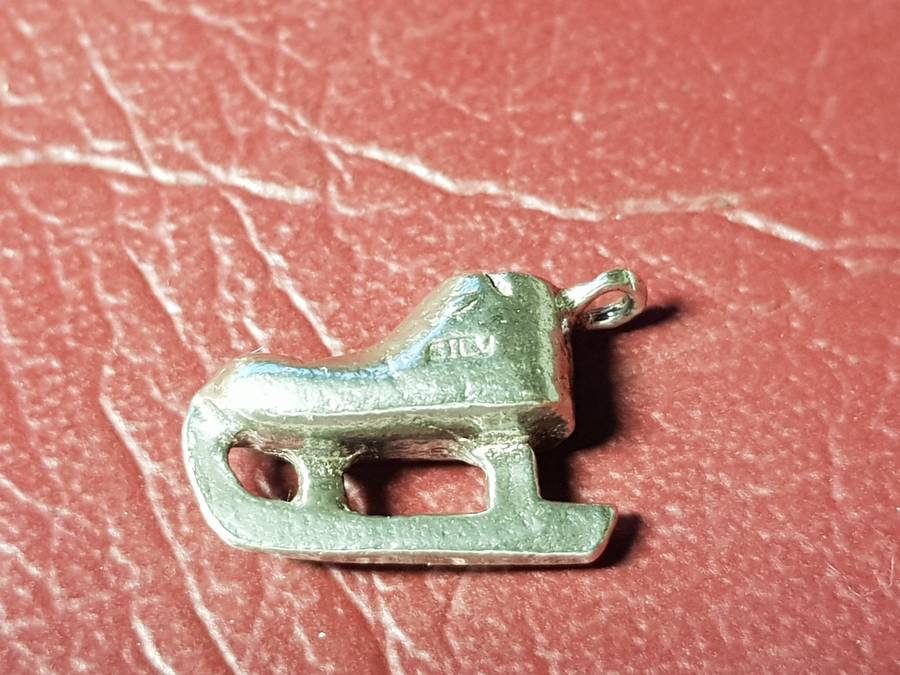 Lovely Genuine Solid Sterling Silver Charm In Excellent Condition - [ Length 18 mm. 4,8 g]