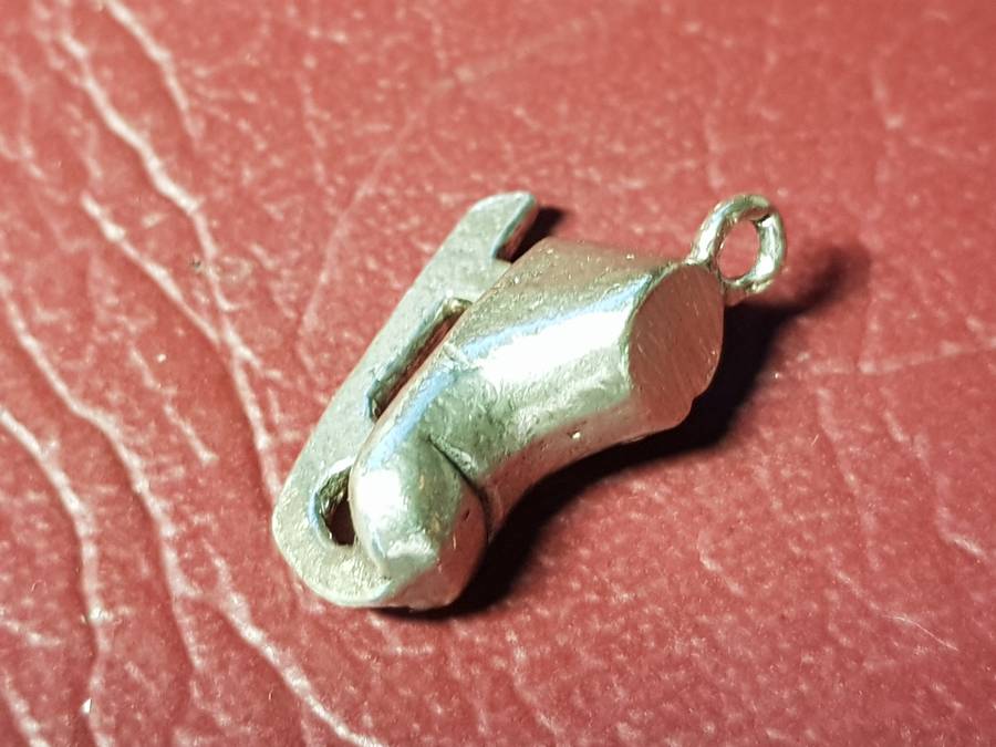 Lovely Genuine Solid Sterling Silver Charm In Excellent Condition - [ Length 18 mm. 4,8 g]