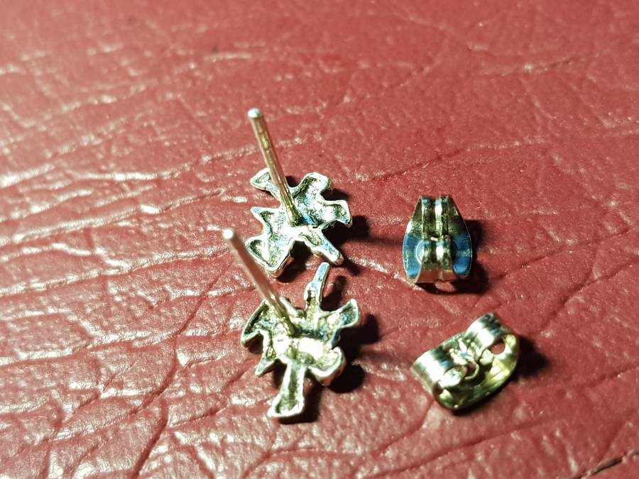 Lovely Genuine Solid Sterling Silver Earrings In Perfect Condition - [1 g]