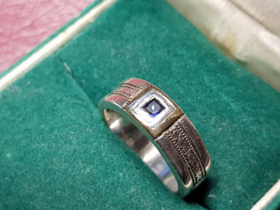 Lovely Genuine Solid Sterling Silver Ring With 9 ct Gold Inlay With Sapphire  - [4,8 g]