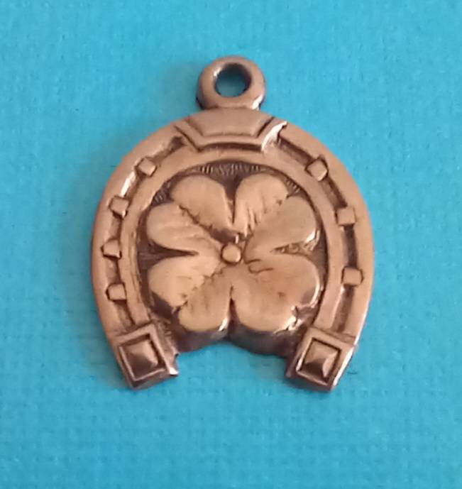 Vintage 9ct Gold lucky charm horse shoe and 4 leaf clover
