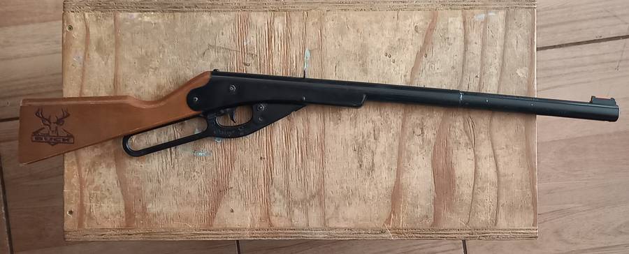Daisy Buck model 105 air/BB gun preloved