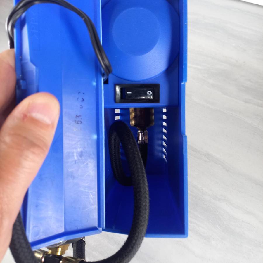 Oem Mercedes-Benz air pump / tyre pump