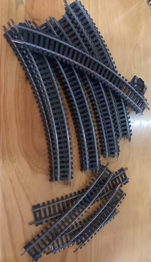 Lima Curve  Tracks  HO  x 16  22 Cm , + 2 Medium  16.5  Cm + 2 Short 11 Cm   20 Tracks     Cleaned
