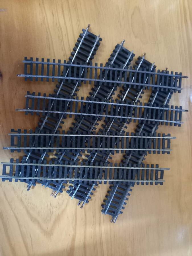 Lima Straight Tracks   HO  x 1 2  (         22 Cm )   + 1 Short  ( 11 Cm  )-      Cleaned