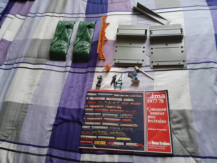 Lima Train accessories