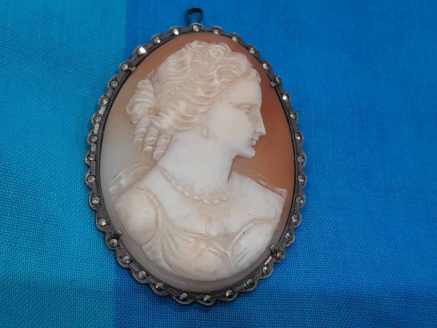 Cameo Marcasite Shell Brooch Silver