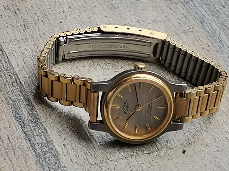 LADIES ELEGANT ROTARY SWISS MADE GOLD WATCH IN EXCELLENT WORKING CONDITION