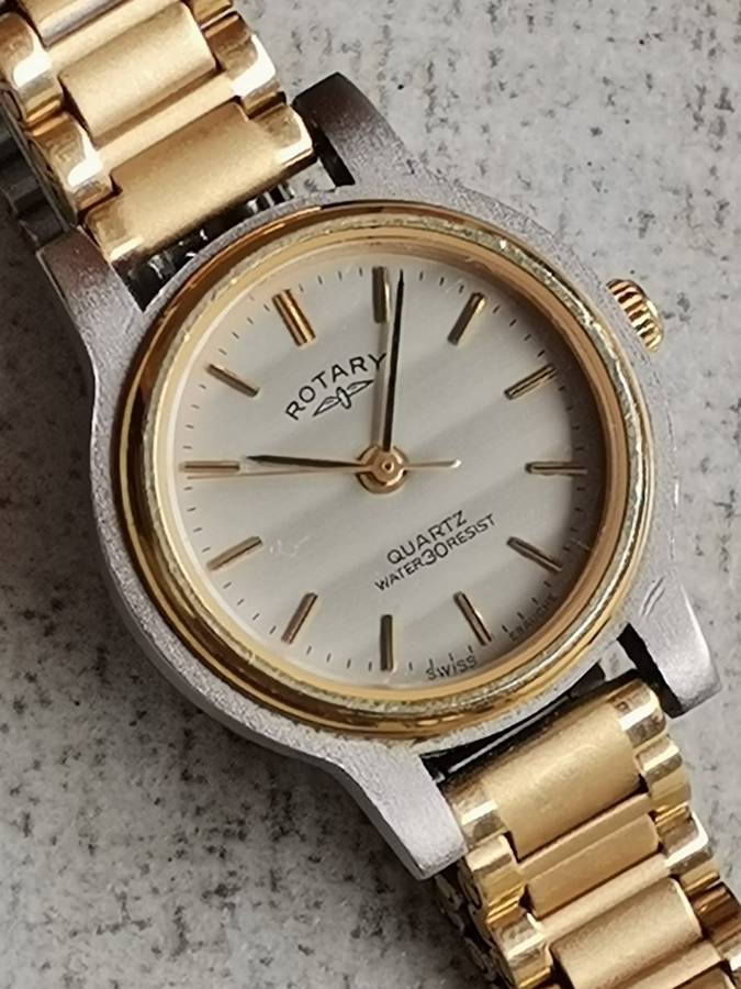 LADIES ELEGANT ROTARY SWISS MADE GOLD WATCH IN EXCELLENT WORKING CONDITION