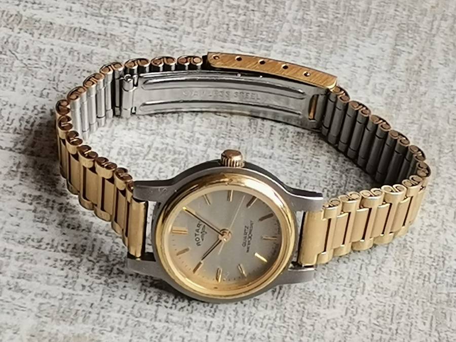 LADIES ELEGANT ROTARY SWISS MADE GOLD WATCH IN EXCELLENT WORKING CONDITION