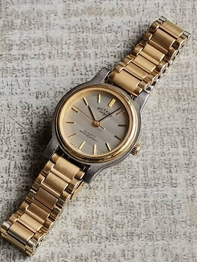 LADIES ELEGANT ROTARY SWISS MADE GOLD WATCH IN EXCELLENT WORKING CONDITION