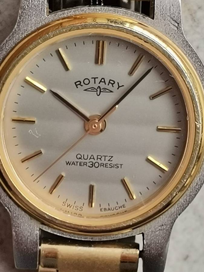 LADIES ELEGANT ROTARY SWISS MADE GOLD WATCH IN EXCELLENT WORKING CONDITION