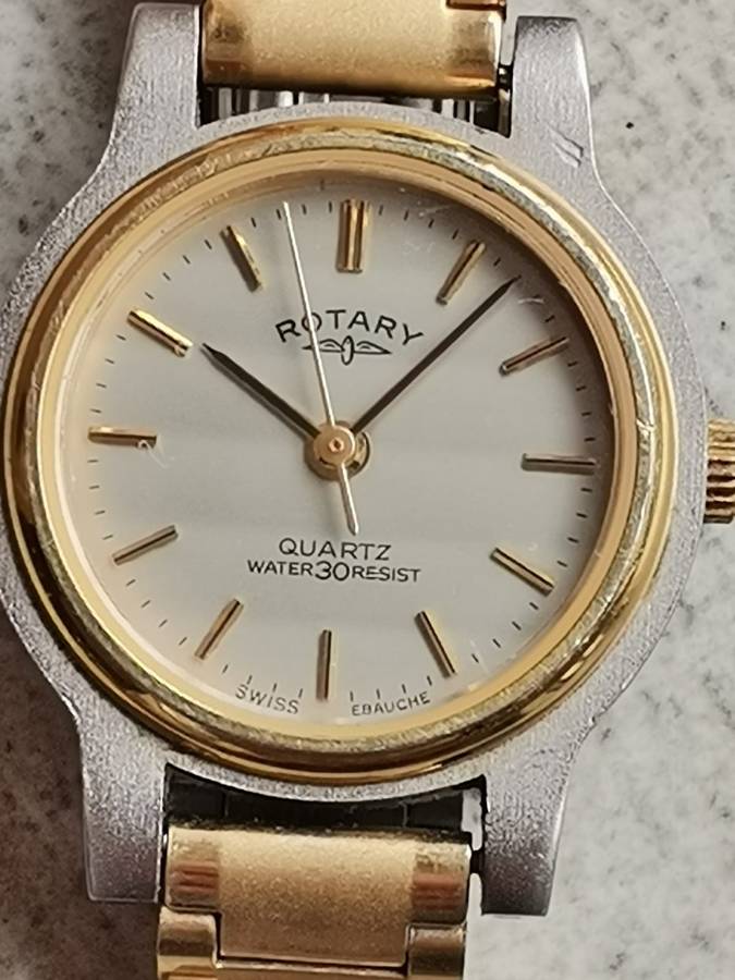 LADIES ELEGANT ROTARY SWISS MADE GOLD WATCH IN EXCELLENT WORKING CONDITION
