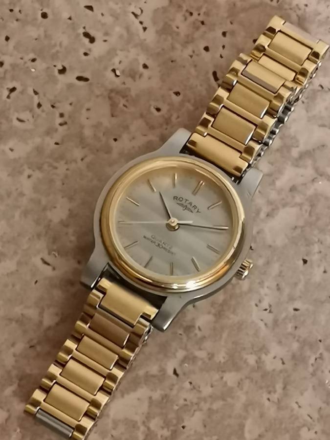 LADIES ELEGANT ROTARY SWISS MADE GOLD WATCH IN EXCELLENT WORKING CONDITION