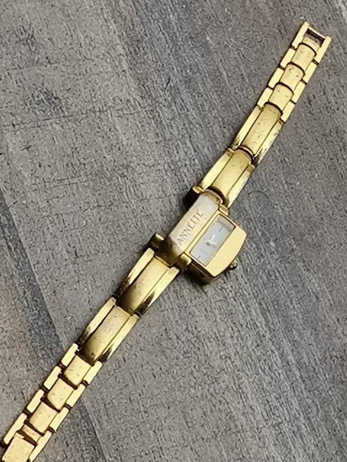 LADIES ANNETTE SLIDING WATCH IN EXCELLENT WORKING CONDITION