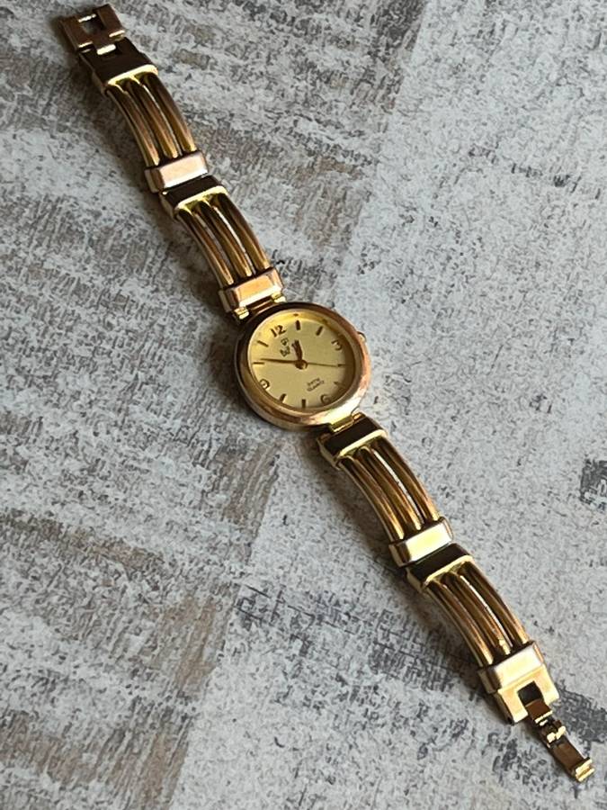 LADIES STUNNING BUREN GOLD PLATED WATCH IN EXCELLENT WORKING CONDITION