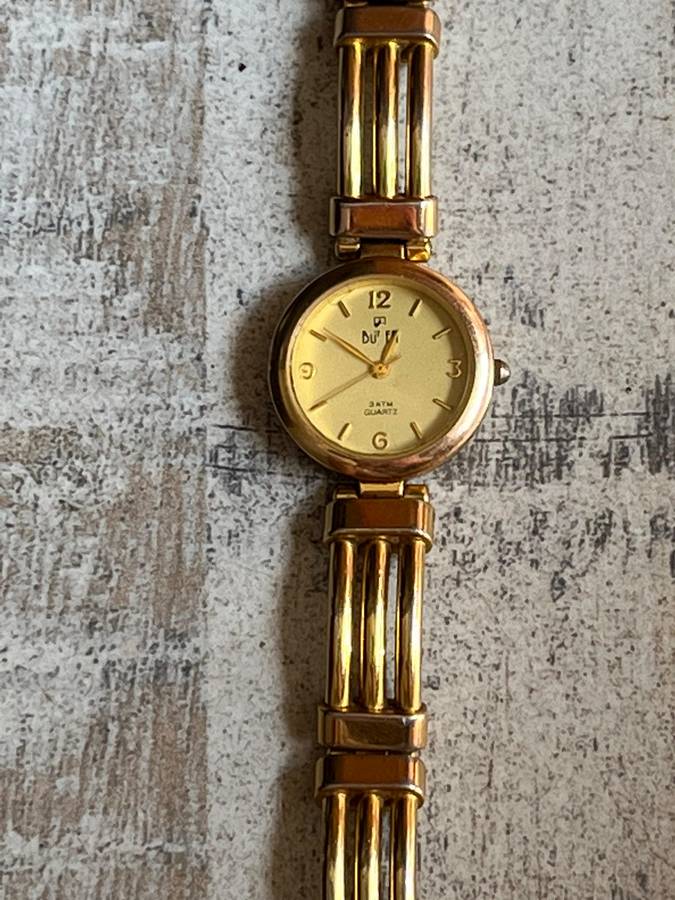 LADIES STUNNING BUREN GOLD PLATED WATCH IN EXCELLENT WORKING CONDITION