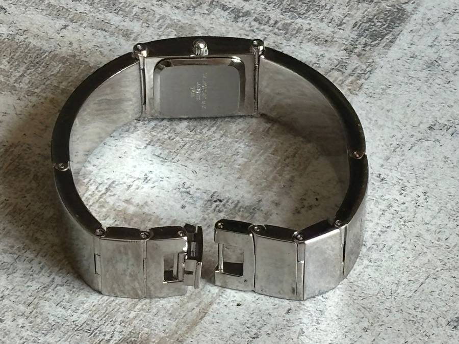 ELEGANT LADIES STAINLESS STEEL WATCH IN EXCELLENT WORKING CONDITION