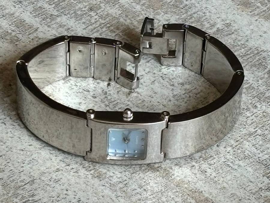 ELEGANT LADIES STAINLESS STEEL WATCH IN EXCELLENT WORKING CONDITION