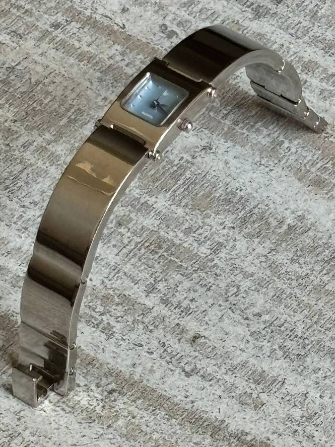 ELEGANT LADIES STAINLESS STEEL WATCH IN EXCELLENT WORKING CONDITION