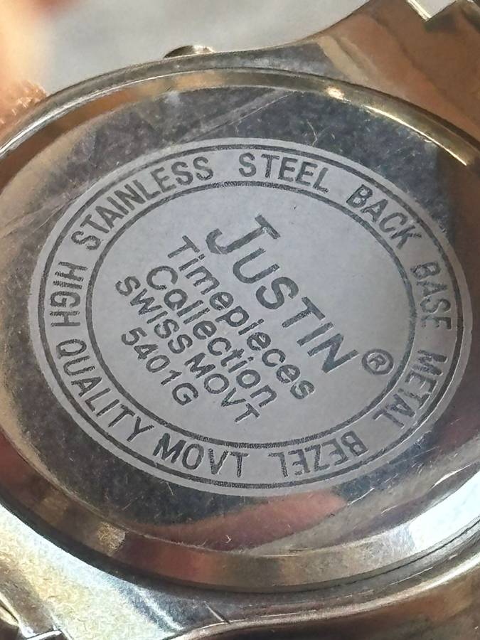 LADIES JUSTIN WATCH WITH BIG FACE IN EXCELLENT WORKING CONDITION